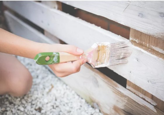 Whitewashed Pallet Fence