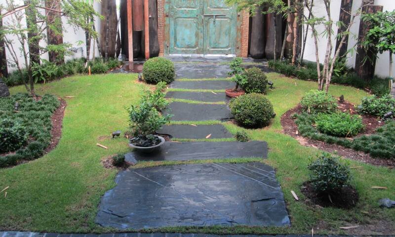 Slate Front Walkway for a Contemporary Look