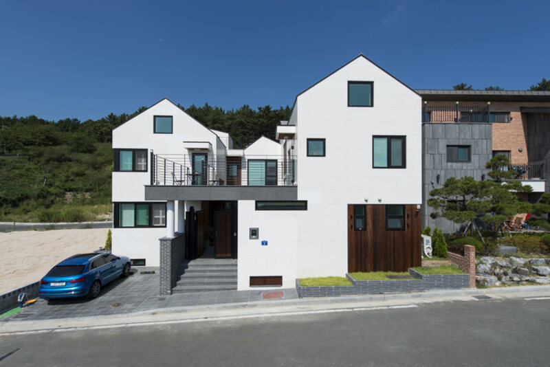 Modern Courtyard House in Seoul