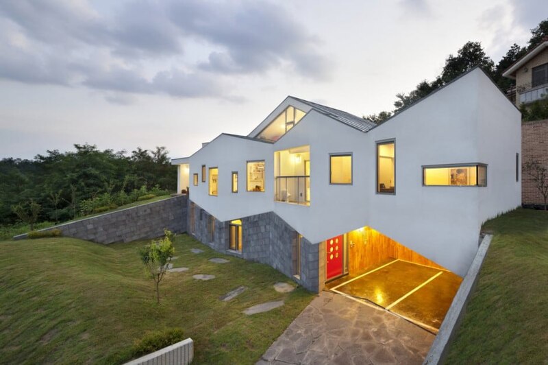 Zig-Zag Roof House in Tokyo