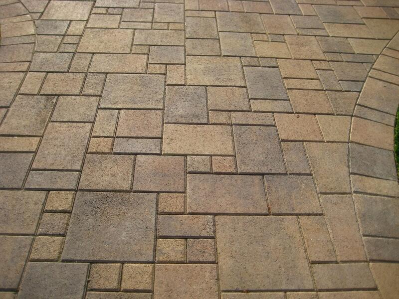 Random pattern paver patio design