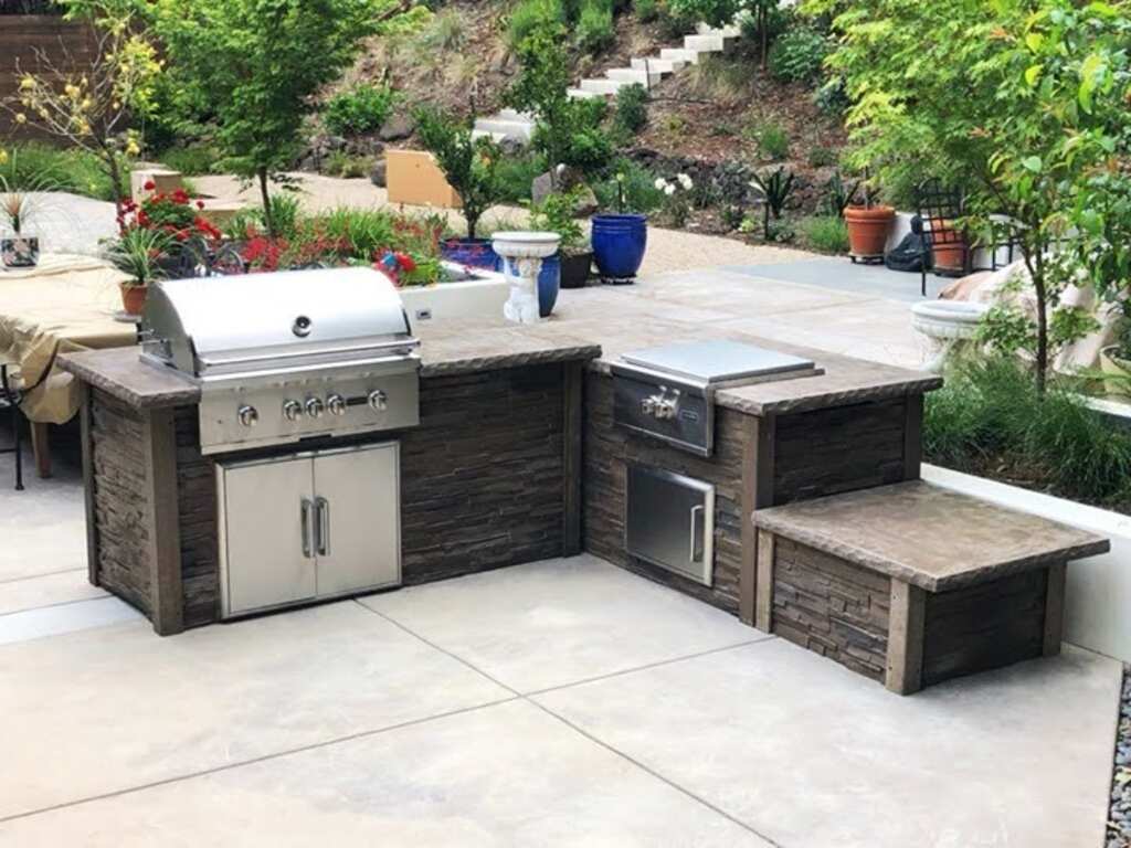 Outdoor Kitchen