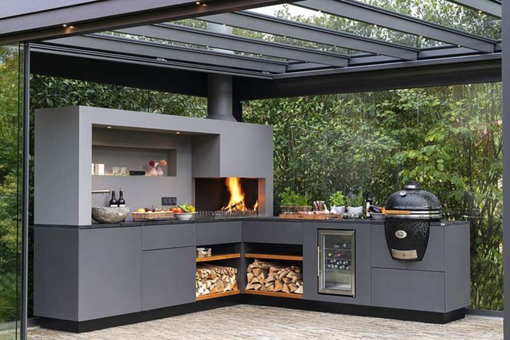 Retractable Roof with Built-In Grill