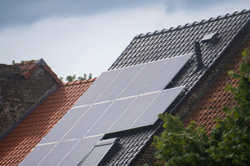 What Is the Best Type of Roof for Installing Solar Panels on Houses