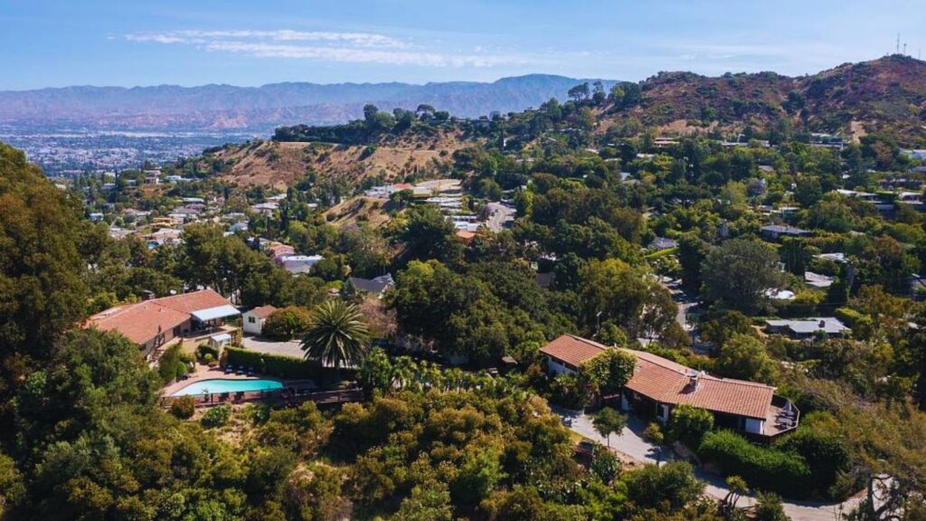 How to Visit Mulholland Drive Celebrity Homes