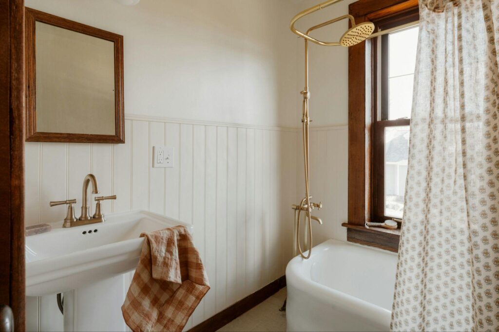 How to Improve Bathroom Efficiency in Older Homes